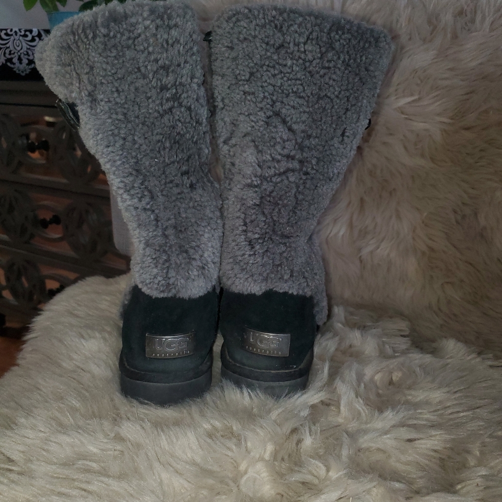 Uggs - Picture 3 of 3